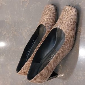 Stuart Weitzman embossed leather pump size 8 1/2